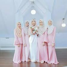 Scopri ricette, idee per la casa, consigli di stile e altre idee da provare. 63 Ide Friend Couple Model Pakaian Hijab Pakaian Wanita Model Pakaian