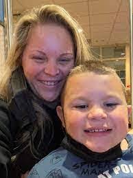 Elisa Ledonne's Instagram, Twitter & Facebook