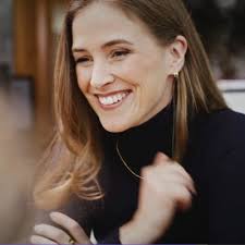 Vertrauen, Dynamik, Engagement, Aufrichtigkeit, Authentizität; das sind nur  einzelne ausgewählte Schlagwörter, die ich mit meinem Arbeitsumfeld  verbinde. Ich bin sehr dankbar Teil der SPSS-Truppe…