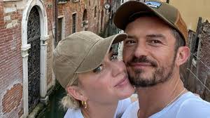 Katy Perry celebra o primeiro aniversário da filha, Daisy: ''O dia em que a  minha vida começou''