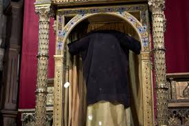 Photo Visite du pape Léon XIV : avec la tunique du Christ exposée au ...
