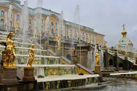 Schloss peterhof ist einer der bekanntesten sehenswürdigkeiten von st.petersburg. Entdeckungsreise Ostsee Mit Ms Hanseatic Zu Den Schonsten Garten Schloss Peterhof In Sankt Petersburg Hapag Lloyd Cruises Blog