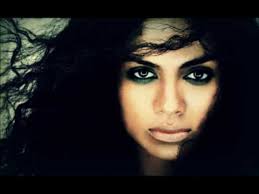 Amel Larrieux