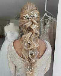 Attention Brides To Be These Are The Biggest 2021 Bridal Hair Trends In 2021 Bridal Hair Wedding Hair Trends Hair Trends