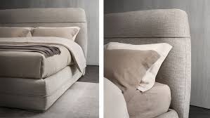 Letto mandarine, design emanuela garbin e mario dell'orto, con rivestimento carter 600. Bed Flou Mandarine