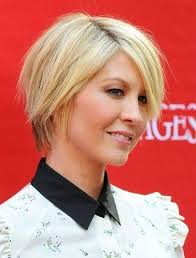 Are you breaking your head over how to style your short curly hair? Jenna Elfman Short Hair Style Blonde Hairstyles Popular Haircuts