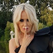 Listen to daniela gyorfi now. Daniela Gyorfi DatÄƒ De Gol De Fiica Ei UmblÄƒ GoalÄƒ Prin CasÄƒ Vedete Avantaje Ro De 20 De Ani Pretuieste Femei Ca Tine