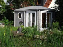 Sie suchen intelligente aufbewahrungssysteme in einem modernen design? Gartenhaus Grau Weiss Moderner Gartentrend Mit Stil