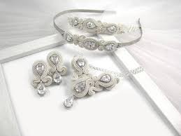 In questa pagina potete trovare siti web relativi a gioielli per spose. Gioielli Da Sposa Set Per Sposa Matrimonio Nuziale Soutache Etsy In 2020 Wedding Jewelry Sets Jewelry Sets Earrings Handmade