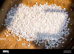 The English word for 'khoi' is puffed rice. 'Khoi' and 'Muri' (bengali  names), both are called puffed rice in English Stock Photo - Alamy