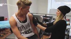 Ricardo bettiol, virginia ernst, marcello pagin, rainer rütsch, ingo steinbach. Virginia Ernst Bei Most Wanted Tattoo Youtube