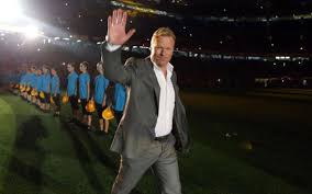 Het is alweer zestien jaar geleden dat ajax voor het laatst valencia trof in het eigen amsterdam. Eks Kapten Valencia Memang Ingin Koeman Latih Barca Agar La Liga Setara Bola Bisnis Com