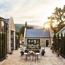 10 Great Rustic Home Exterior Designs You Will Be Under A Spell New Decoration En 2020 Maison En Pierre Modele Maison Maison Comptemporaine