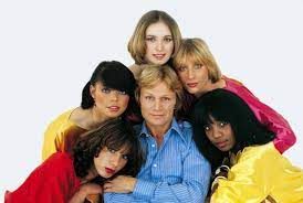 Lorsqu'elle est entrée dans la troupe de danseuses de claude françois, les célèbres clodettes (ou claudettes), prisca n'avait que 15 ans. Prisca Travailler Avec Claude Francois C Etait Tout Accepter