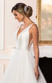Simple Wedding Dress With V Neckline Debutante Dresses Stella York Wedding Dress Ball Gowns Wedding