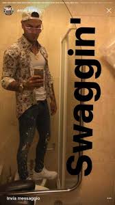 The company operates in the flour milling industry. Emis Killa Si Fa Un Selfie In Piedi Sopra Il Bidet E Poi Esce A Comandare