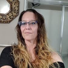 All of you Beth Chapman fans.Do you remember what color her handcuffs  were.???