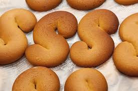 Buddy shows you how to make his favorite gingerbread cookie dough as well as how to turn that dough into some very festive holiday characters! S Cookies Amazing Recipe Mangia Magna