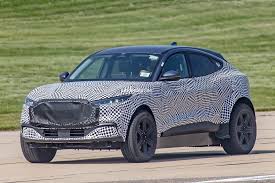 The gt500 comes with a supercharged v8 engine that generates up to 760 horsepower. New Lincoln Ev Spied Flaunting 2021 Ford Mustang Mach E Body Panels Autoevolution