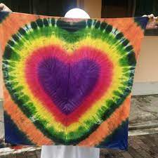Batik ikat celup dilakukan dengan tali atau karet, dijelujur, dilipat, sampai kedap air, lalu dicelup dengan pewarna batik. Jual Alat Dan Bahan Batik Tiedye Batik Ikat Celup Jumputan Jakarta Timur Pas Art Tokopedia