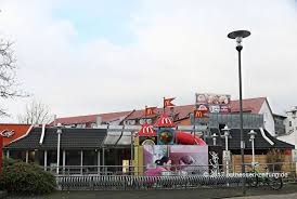 Ab sofort liefert die fastfoodkette mcdonald's das essen auch direkt nach hause. Fuldaer Mcdonalds Liefert Jetzt Neue Technik In Drive Ins