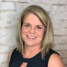 Shelley Hendrickson's Instagram, Twitter & Facebook