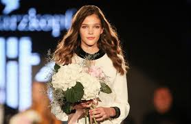 Barbora podzimková na přehlídce ellie saab | instagram.com. Dcera Jaroslava Tvrdika Vyhrala Prestizni Modelingovou Soutez Elite Model Look Lide Lidovky Cz
