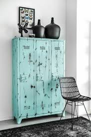 Vintage Look Mobel Als Akzent In Ihrer Modernen Wohnung Metallschrank Retro Design Wohnzimmer The Post Vintage L Metallschranke Retro Zuhause Moderne Wohnung
