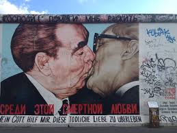 Mein Gott Hilf Mir Diese Tödliche Liebe Zu überleben The Most Famous Graffiti Painting On The Berlin Wall Mein Gott Hilf Mir Diese Todliche Liebe Zu Uberleben Also Called Bro Street Art Poster Movie Posters