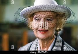 Un château au soleil (TV series) Year: 1988 France Director: Robert Mazoyer  Sylvia Bergé Shooting picture Stock Photo