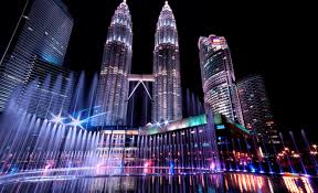 Located in the heart of kuala lumpur, you cannot miss the world's tallest twin towers from near or afar, from the ground or from the many terrace bars and restaurants that the city sports. Review Petronas Twin Towers Ticket