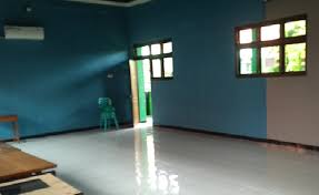 Keleluasaan ruang memungkinkan anda memiliki 3 kamar dengan ukuran cukup besar, 3 kamar mandi, 1 dapur cantik, dan bahkan teras samping rumah. Ruang Studio Smp Negeri 9 Surabaya