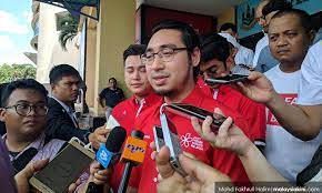 Walaupun menteri dan timbalan menteri dilantik adalah muka baharu yang tidak mempunyai pengalaman dalam mentadbir beliau pernah berkhidmat sebagai adun damansara utama antara tahun 2013 dan 2018. Malaysiakini Timbalan Menteri Kbs Cabar Syed Saddiq Untuk Jawatan Ketua Armada
