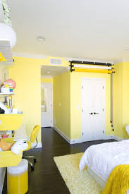 Gorgeous 70 Bright Yellow Bedroom Decor Ideas Https Frontbackhome Com 5097 70 Bright Yellow Bedroom Dec Yellow Bedroom Decor Yellow Room Decor Yellow Bedroom