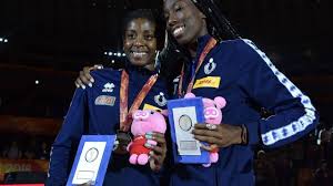 Seleções de vôlei chegam ao japão para olimpíadas de tóquio. Patrocinadora Da Selecao De Volei Da Italia E Acusada De Racismo Por Esconder Jogadoras Em Foto Esporte Extra Online