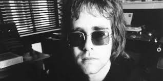 Elton john (@eltonjohn) on tiktok | 3.7m likes. Musikgeschichte An Mamas Kuchentisch Elton John Und Your Song