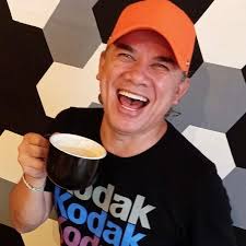 HOY EN Las Brujas Disfruta de la presentación del libro AMARANTA de Elisa  Blanchet y la presencia de la actriz Karina Gidi ……!!! Además disfruta de  las promociones de ricas hamburguesa de #