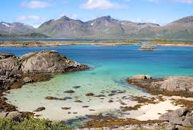 It is located on several small islands off the southern coast of the large island of austvågøya in the lofoten archipelago. 12 Cool And Delicious Things To Do In Henningsvaer Norway
