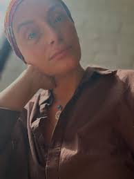 Smile! Feels like summer ☀️