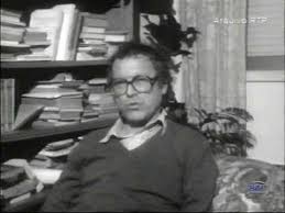 A empregada surge e diz que já pôs o champanhe no congelador. Excerto De Entrevista A Jose Afonso 1984 Youtube