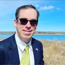 Howard Cabral's Instagram, Twitter & Facebook