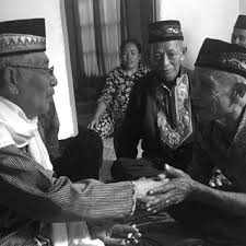 Wali allah selau diberi keistimewaan (karomah) dari hidup sampai wafatnya. Pdf Tariqah Naqshabandi Bayanullah Tnb Localization Of A Global Sufi Order In Lombok Indonesia