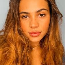 Amanda Lua's Instagram, Twitter & Facebook