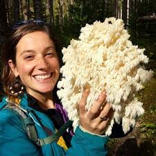 Amanda Beitzel's Instagram, Twitter & Facebook