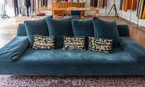 Leboncoin Of Alexandra Golovanoff The Socialite Family Canape Bleu Socialite Family Canape