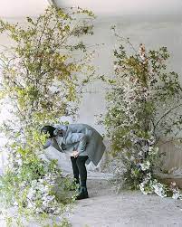 hello missfloral 花藝事務on instagram 打造森林的日子 這些都是我一個人從零開始製作在英國跟 mossandstonefloralde wedding flower inspiration wedding ceremony backdrop ceremony flowers