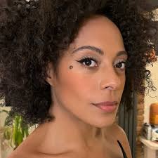 Julia Wren Make-Up Artist Page