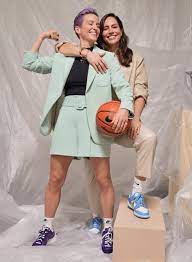 Jan 01, 2021 · megan rapinoe and sue bird celebrate their first new year's together as engaged couple with sweet pics. Neue Sieger Megan Rapinoe Und Sue Bird Nike De