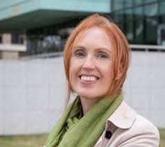 Minister Simon Harris announces the winner of the SFI Food Challenge