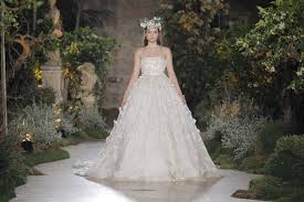 Verpassen sie auf keinen fall die brautkleider von reem acra für 2019! Eur 68 Milliarden Umsatzpotenzial Fur Brautmode News Industrie 979097